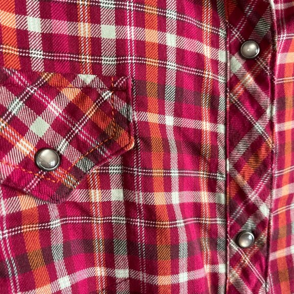 Women's Plaid Flannel Pearl Snaps - Picture 3 of 6